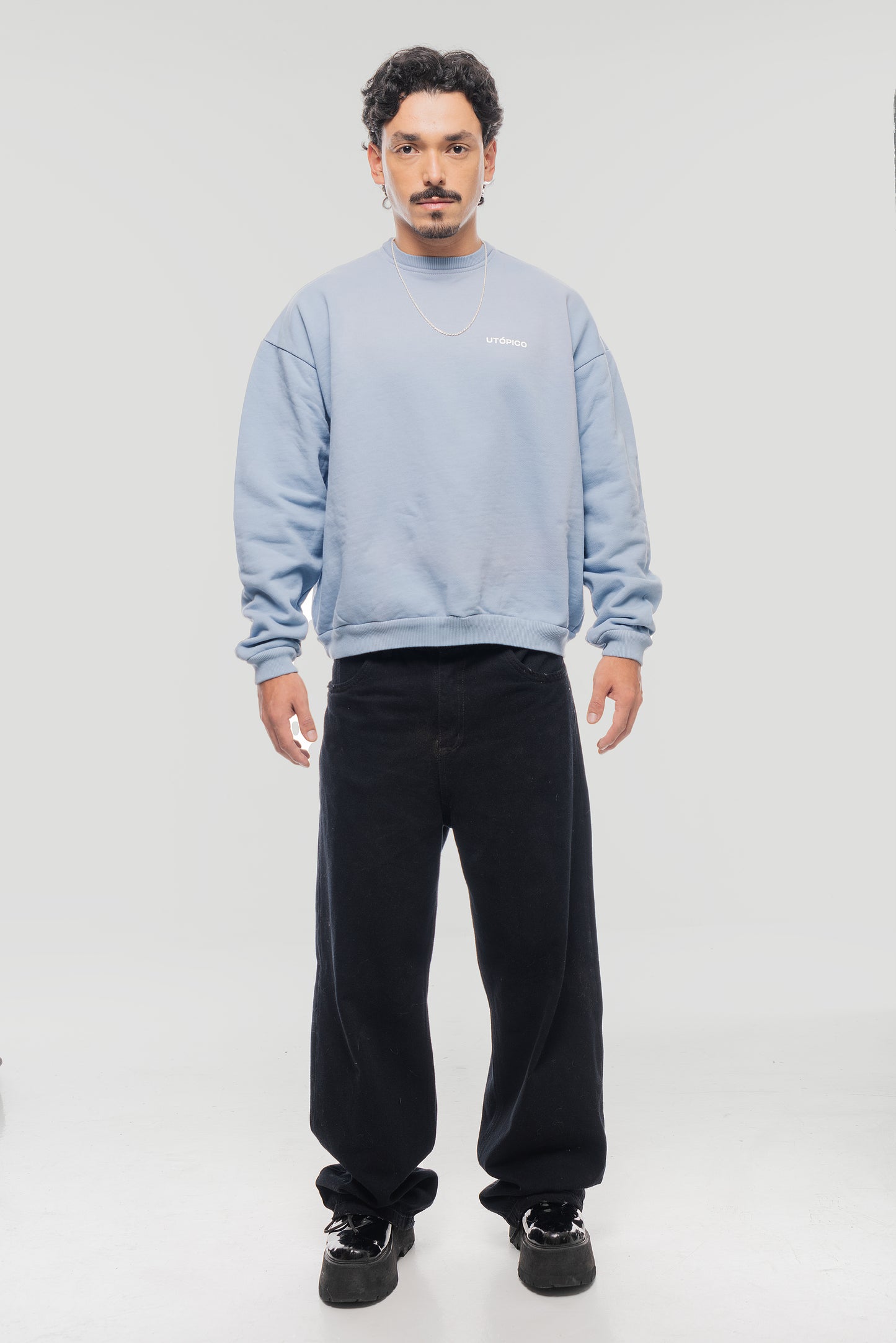 Crewneck Essentials - Azul Celeste