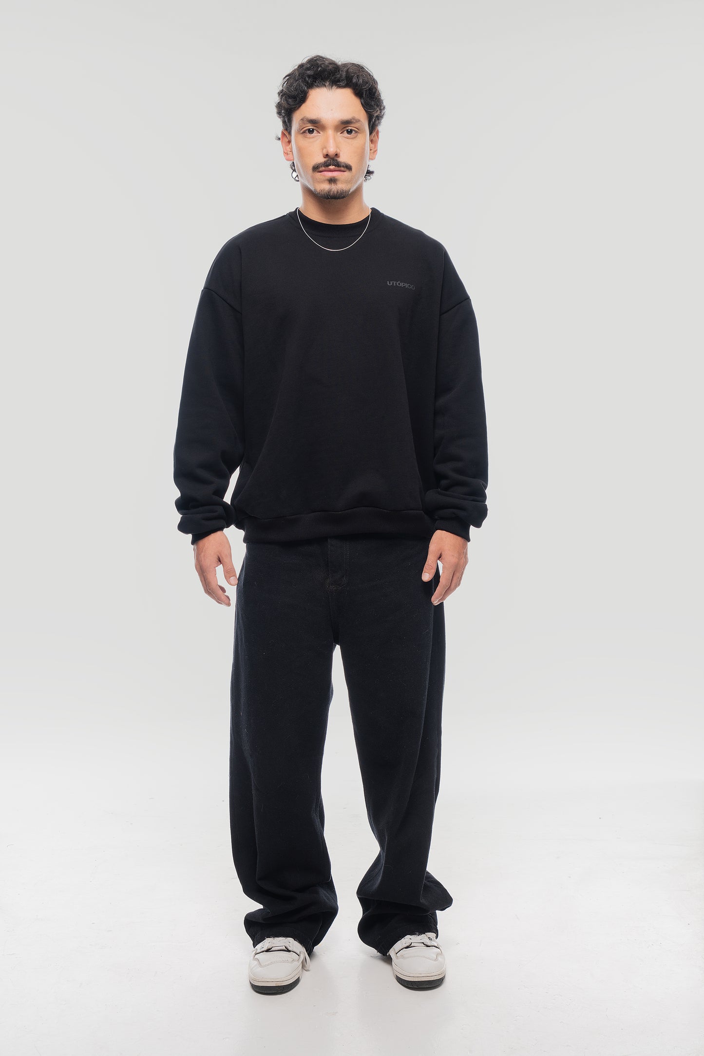 Crewneck Essentials - Negro