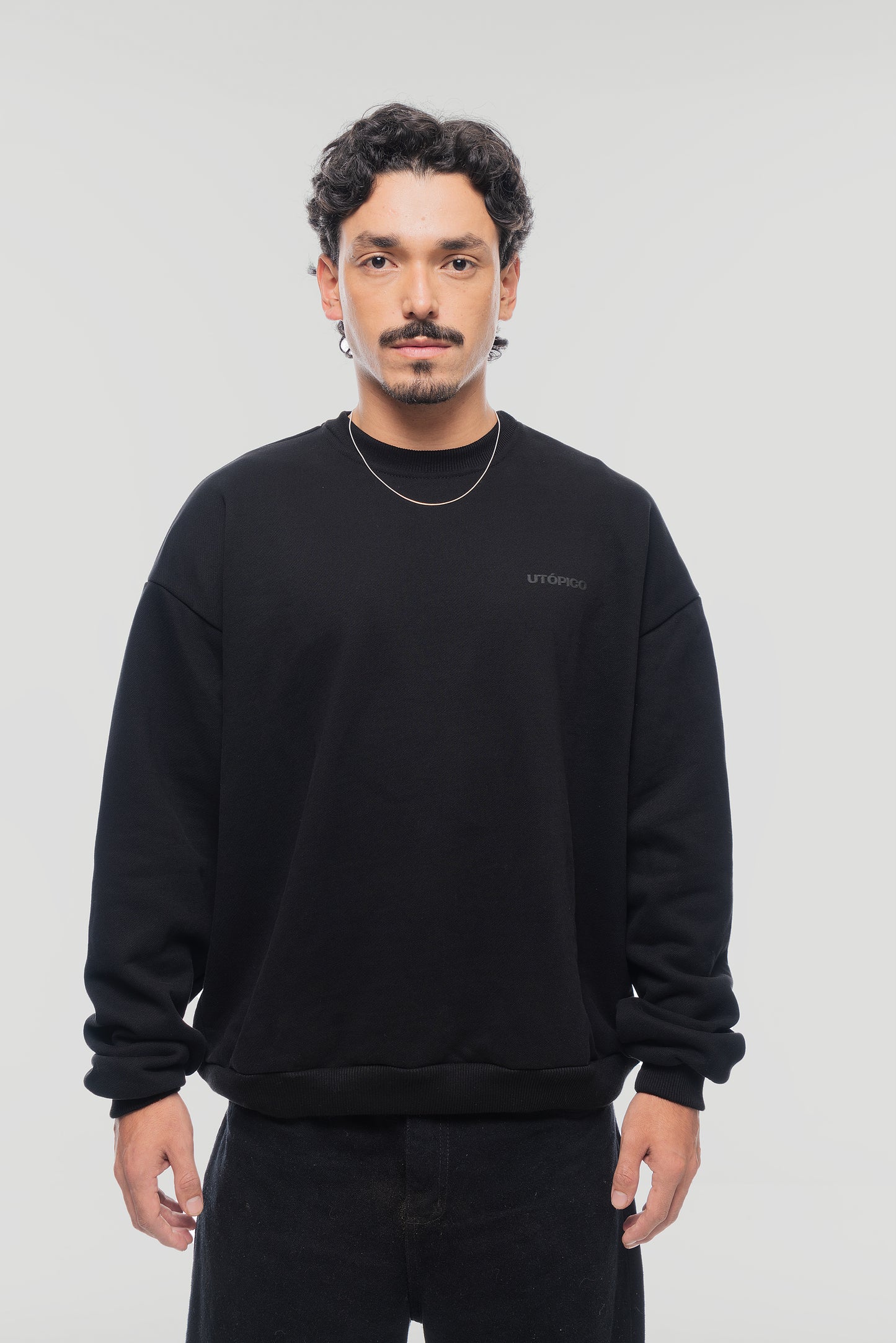 Crewneck Essentials - Negro