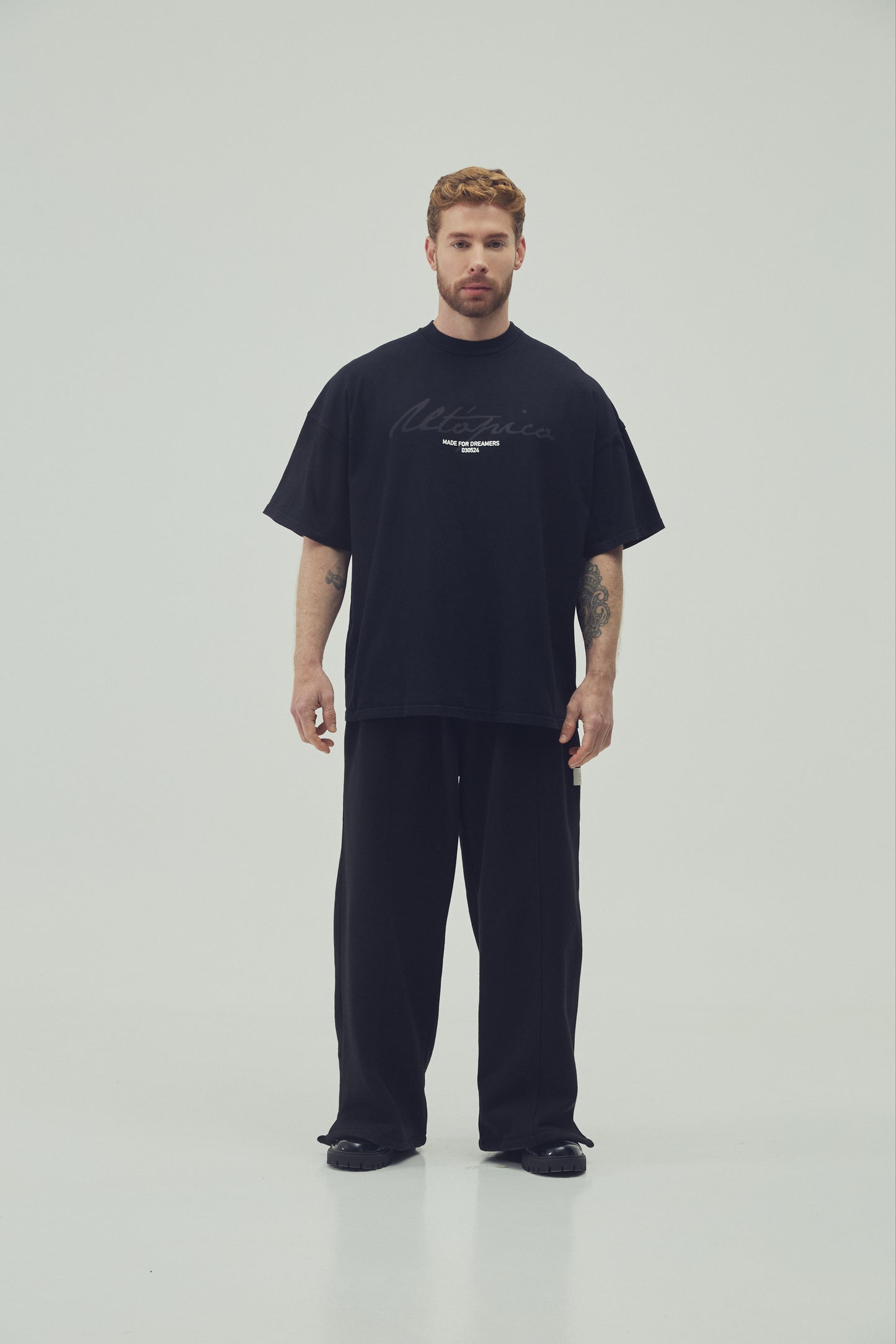 CAMISETA OVERSIZED -  NEGRO