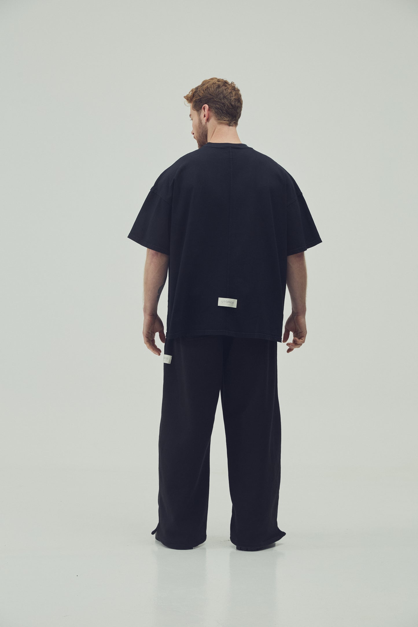 CAMISETA OVERSIZED -  NEGRO