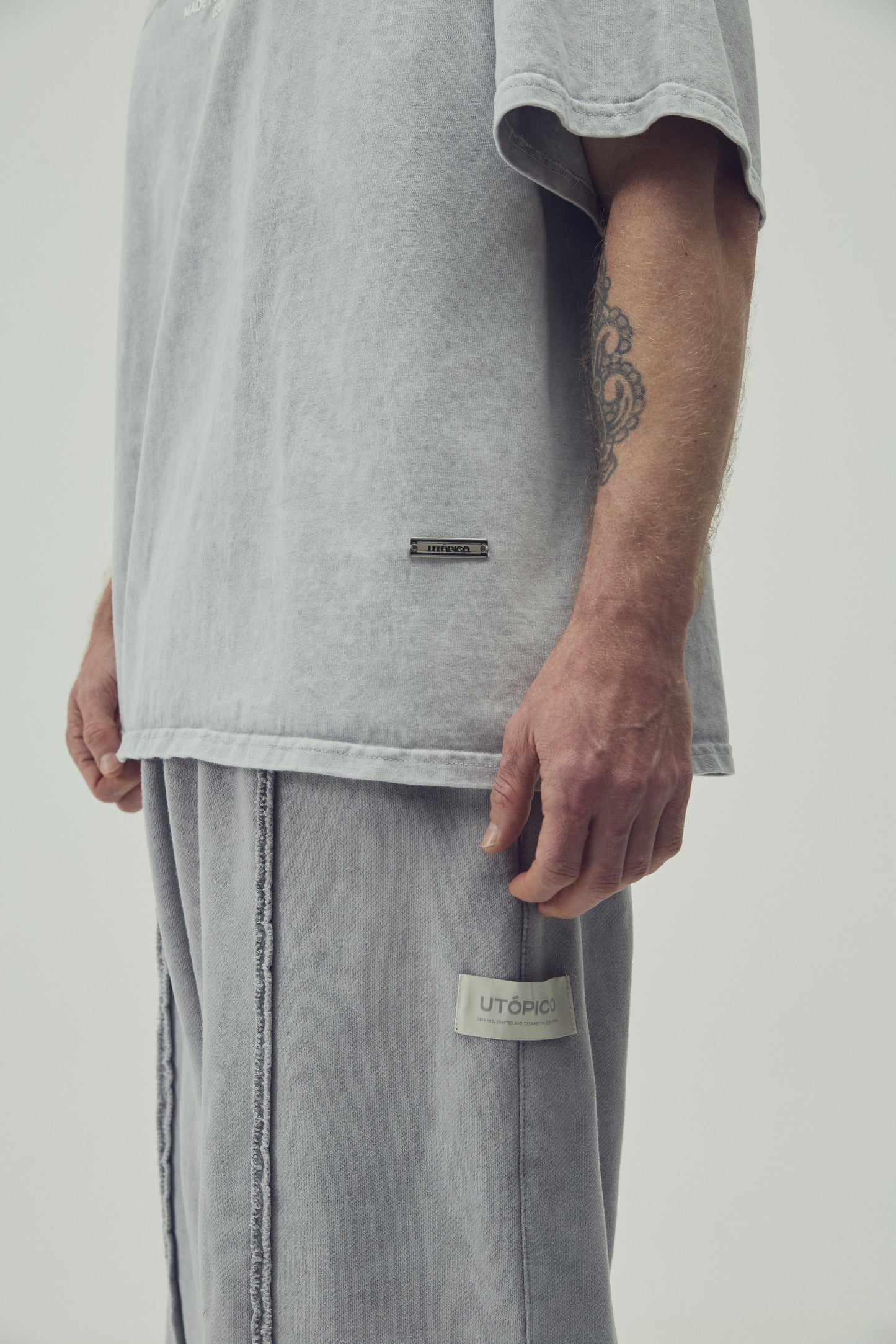 CAMISETA OVERSIZED -  GRIS