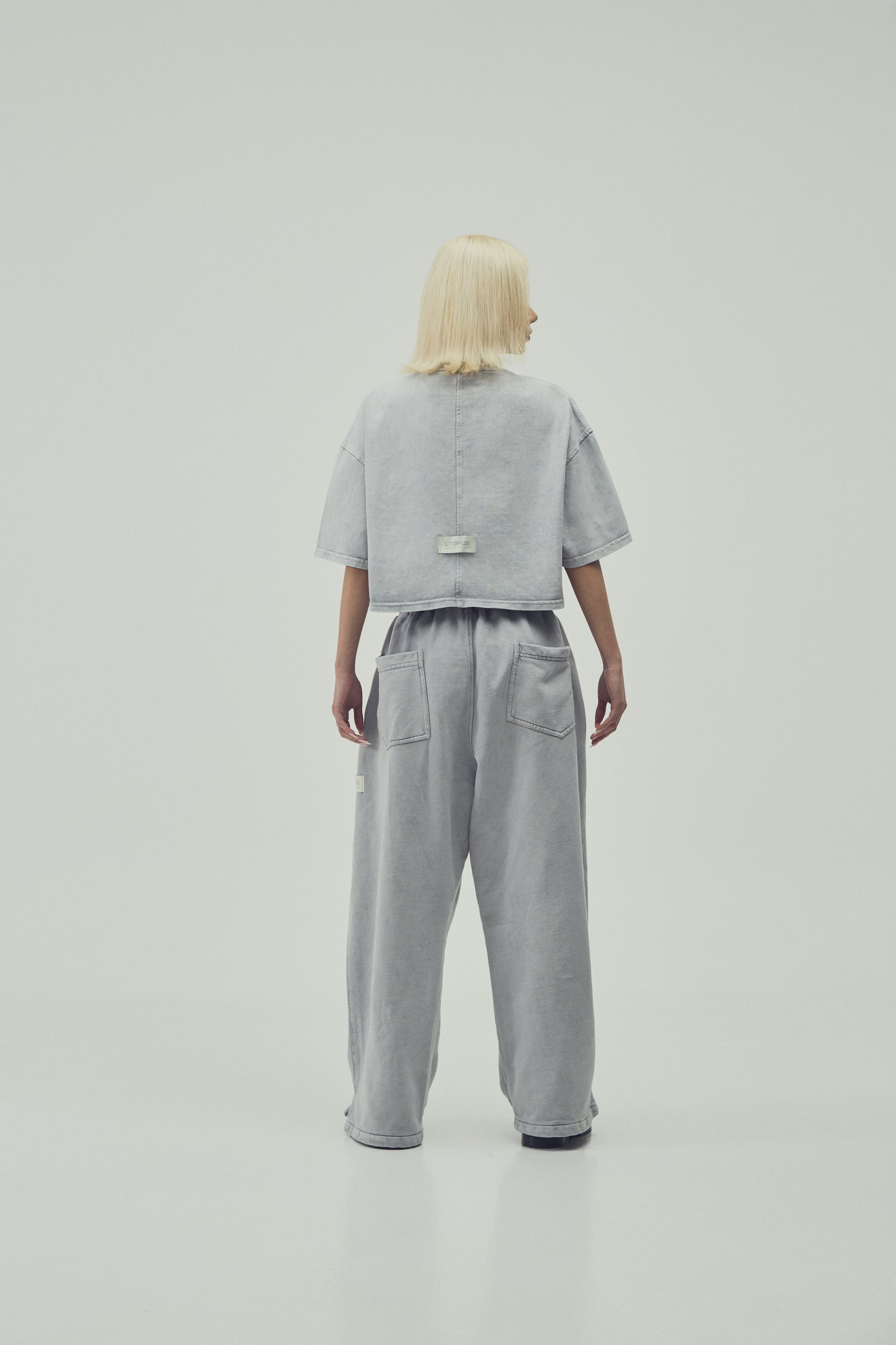 CAMISETA  CROPPED - GRIS