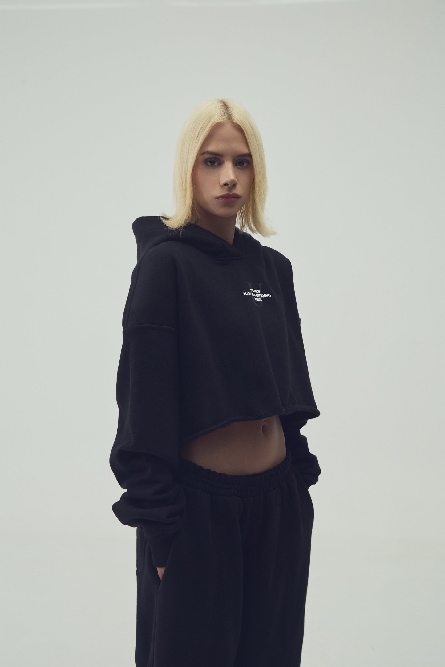 HOODIE  CROPPED - NEGRO